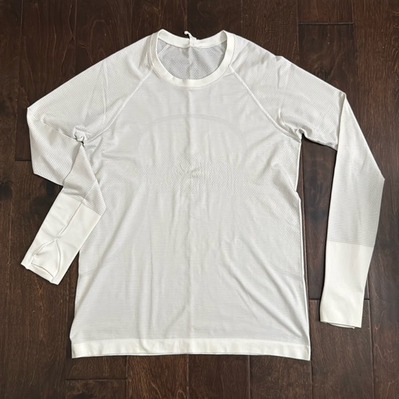Gently Used long sleeves Lululemon shirt - Picture 1 of 7